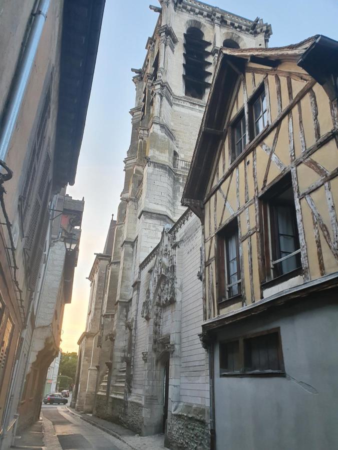 Le Logis Du Clocher Troyes Exterior foto