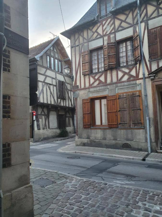Le Logis Du Clocher Troyes Exterior foto